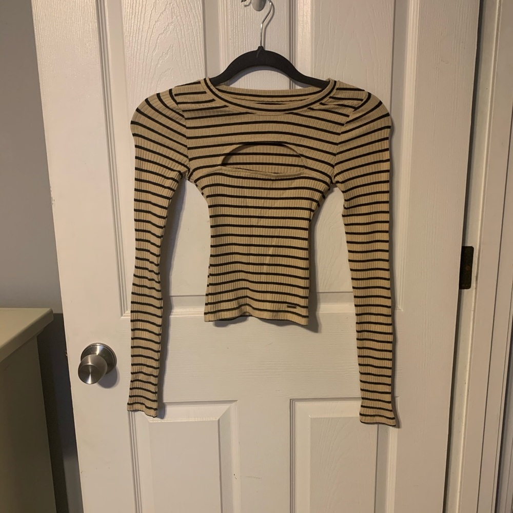 XS Hollister long sleeved shirt